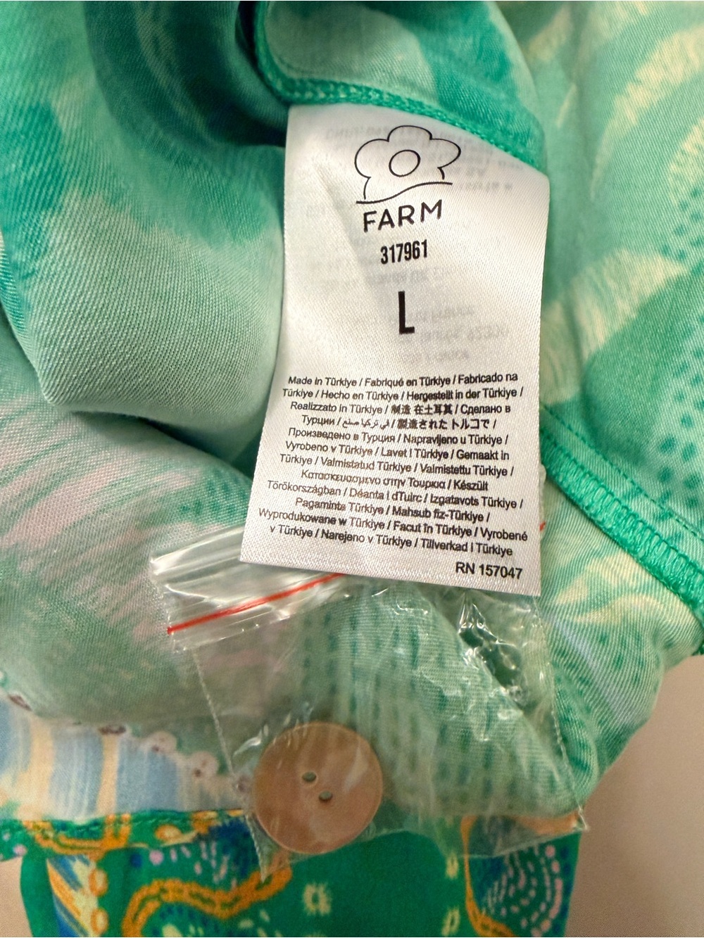 FARM Rio Macaw Scarf Green Tropical Parrot Button-Down Shirt NEW - Picture 9 of 9